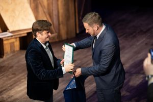Депутату ЗС Артёму Баранову провели экскурсию по театру «Вера»