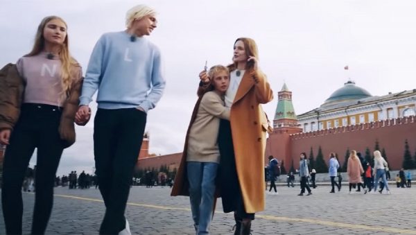 «Посмотрите, какая красота»: Наталья Водянова устроила себе «Русские каникулы»