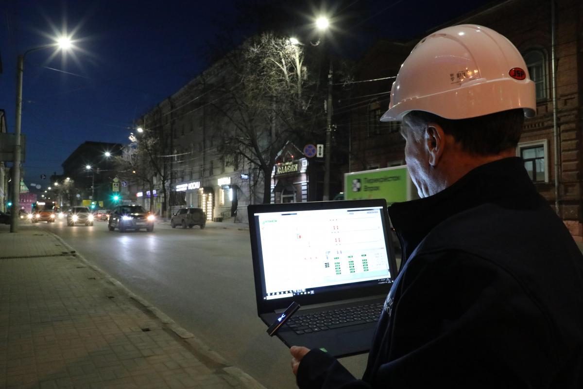 Более 80 светильников заменили на улице Варварской: смотрим, как работает новая система управления освещением