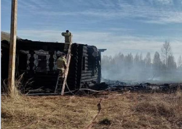 В Нижегородской области из-за поджога сухой травы сгорели три дома и четыре бани