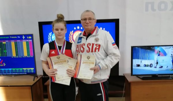 13-летние дзержинские тяжелоатлетки выиграли золото и серебро на юношеском первенстве России