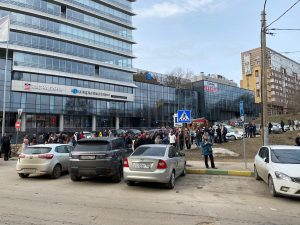 Более 400 человек эвакуировали из Центра международной торговли в Нижнем Новгороде (ВИДЕО)