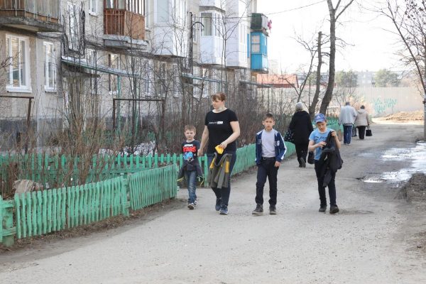 Семьям с детьми школьного возраста выплатят по 10 тысяч рублей на каждого ребенка