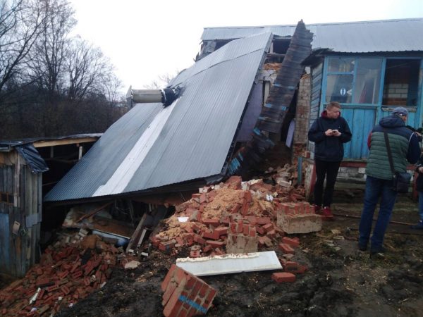 Жители треснувшего дома в Кстовском районе переехали к соседям