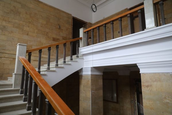 художественный музей ремонт лестница