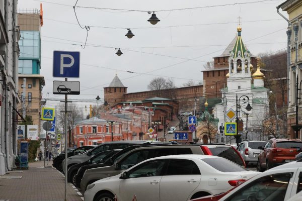 Платную парковку на улице Рождественской запустят в мае