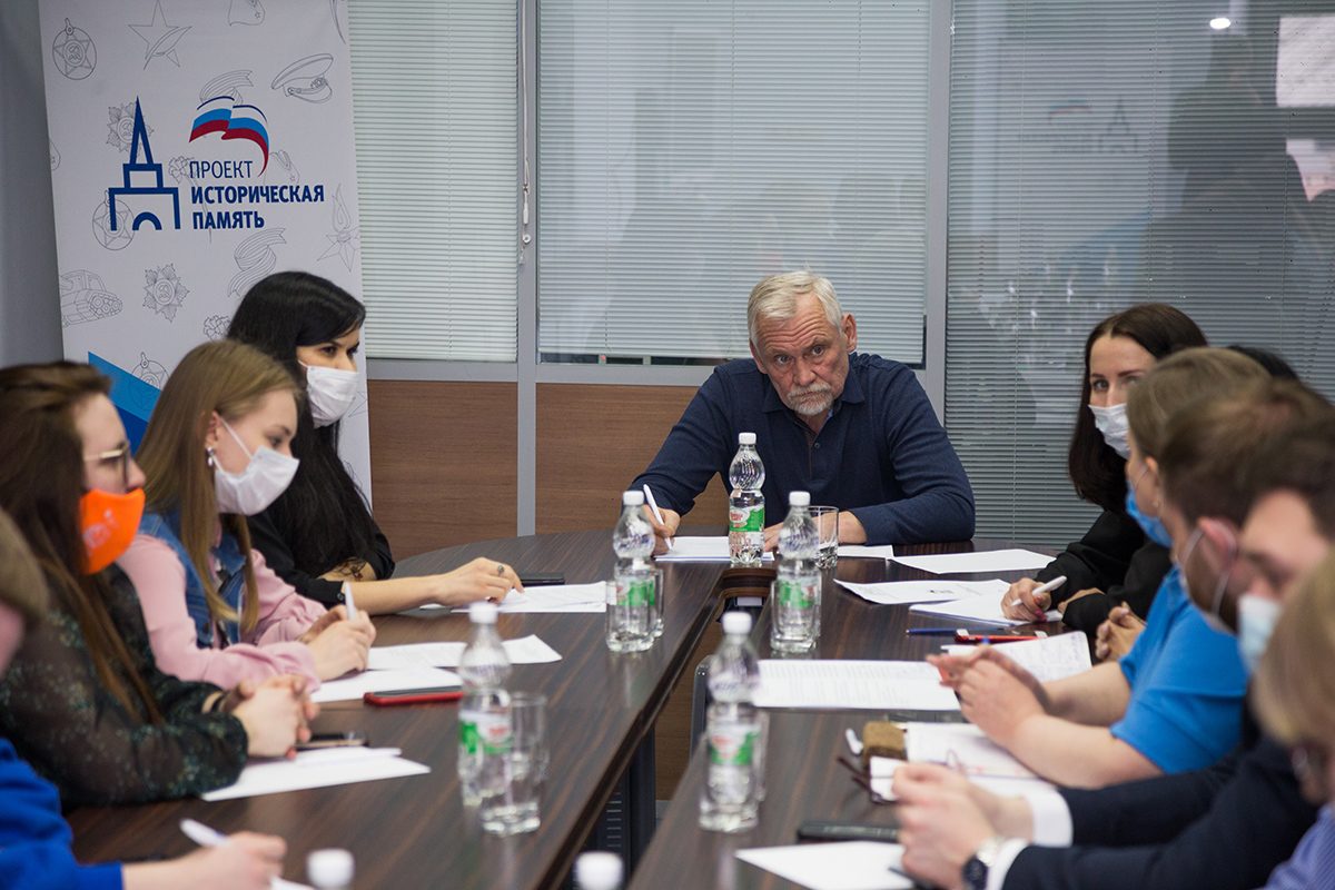 Вадим Булавинов обсудил с волонтерскими и молодежными организациями проведение «Диктанта Победы» в Нижегородской области