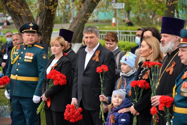 Глава Дзержинска Иван Носков возложил цветы к Мемориалу в честь погибших героев