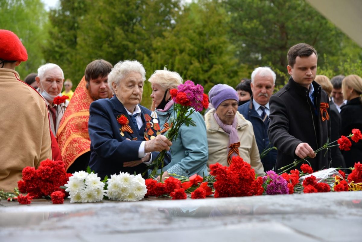 Гражданская панихида по умершим от ран в госпиталях Дзержинска в годы войны прошла на старом кладбище