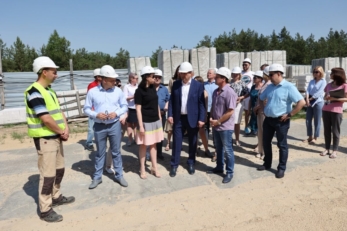 Строительство новой школы в Дзержинске обсудили на выездном совещании