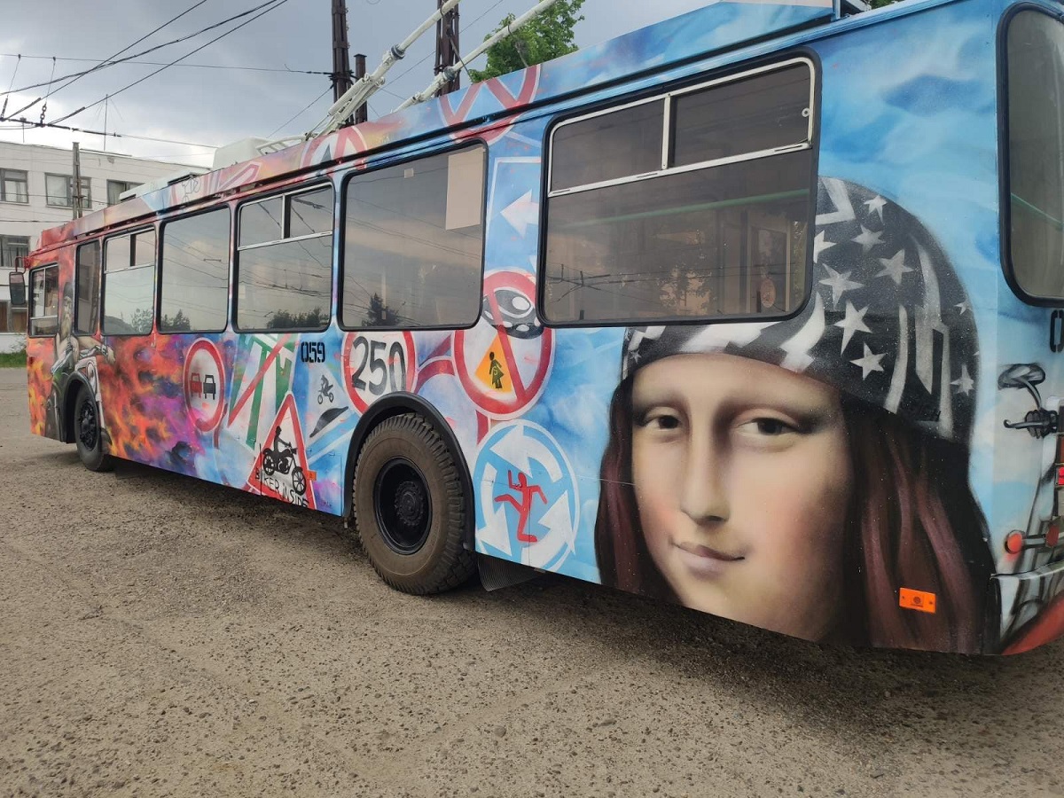 В Дзержинске появился байкерский троллейбус