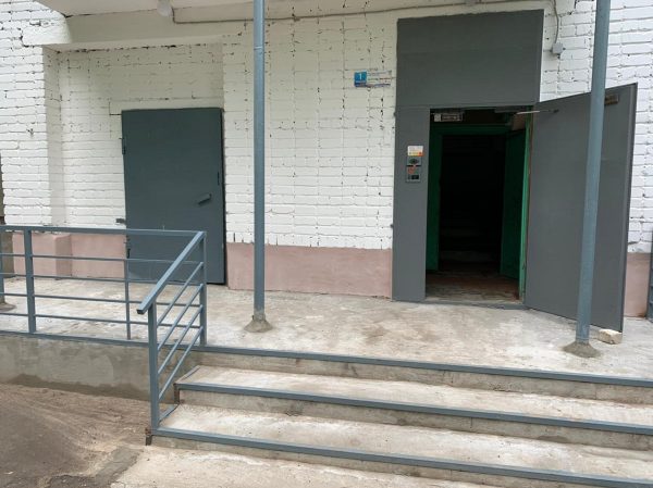 Аварийную входную группу подъезда жилого дома в Канавинском районе отремонтировали после предписания ГЖИ