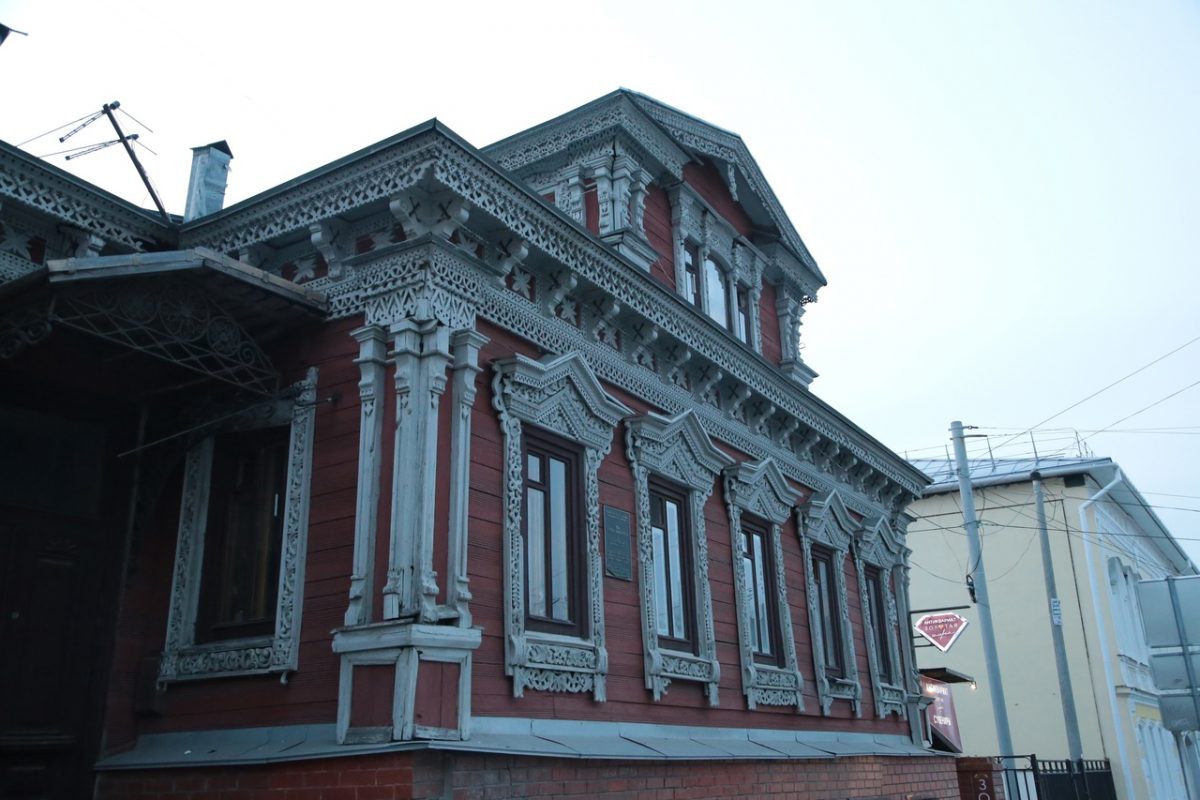 Дом Лошкарева - один из лучших образцов нижегородской деревянной архитектуры, сохранившихся до нашего времени (Ильинская ул. 49).