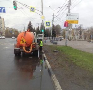 Дождевую воду откачивают с улиц Нижнего Новгорода