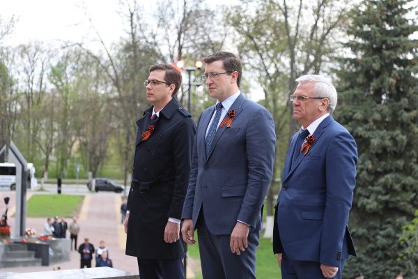 Глеб Никитин возложил венок к Вечному огню в Автозаводском районе