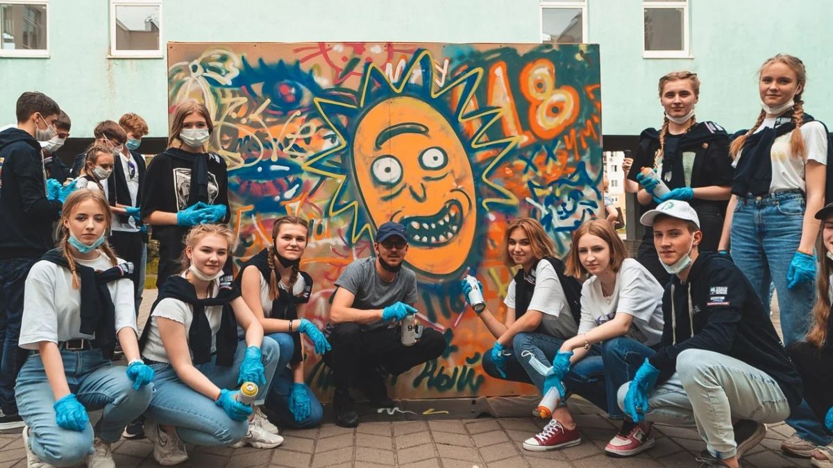 Испанский автор мурала с портретом Максима Горького провел мастер-класс для школьников в Нижнем Новгороде