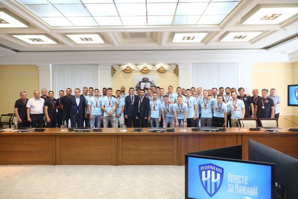 Глеб Никитин вручил медали первенства ФНЛ футболистам&nbsp;ФК «Нижний Новгород»