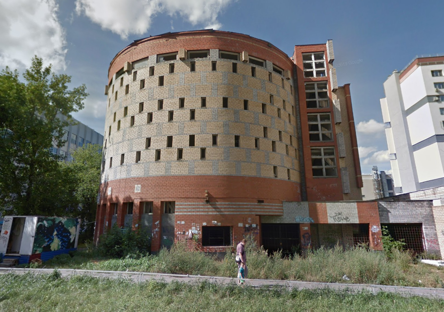 Договор аренды участка с недостроенной парковкой в центре Нижнего Новгорода расторгнут через суд