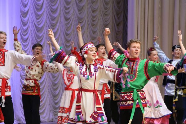 «Пионерское» детство: в знаменитом нижегородском ансамбле танца рассказали, как увлечь ребёнка
