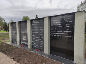 Дополнительную секцию стелы с именами Героев Советского Союза установили на площади Славы в Сормове