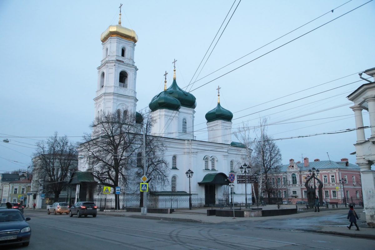 Разрушенные в советское время крупные архитектурные доминанты - Церковь Ильи Пророка и Церковь Вознесения Господня - восстановлены
