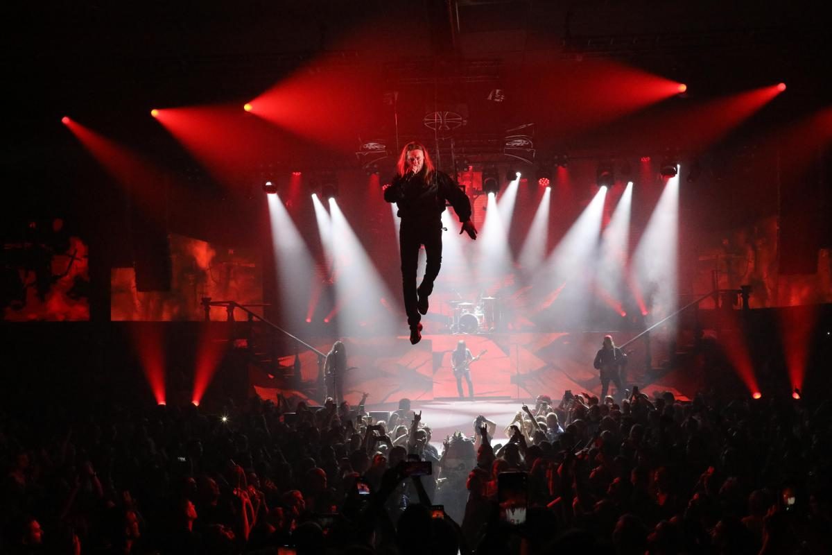 Пролёт Житнякова над залом стал апофеозом зрительского восторга