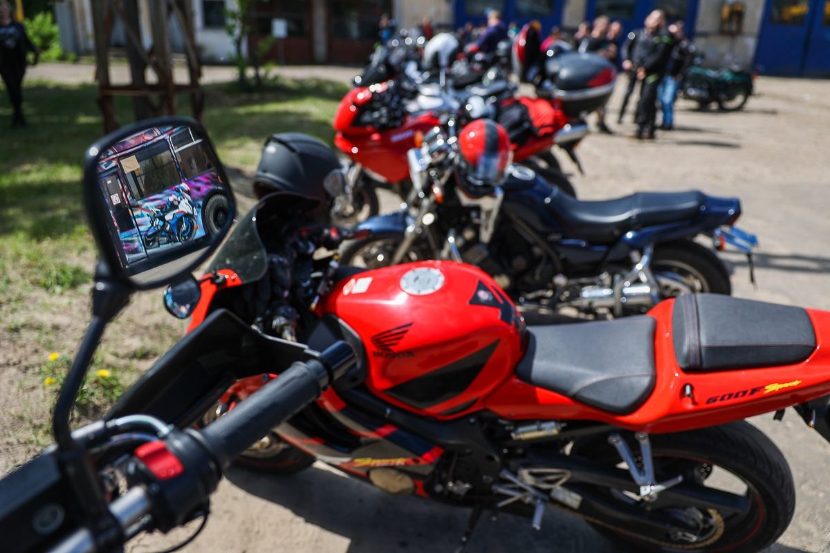 Байкеры, концерт и глава города на Harley-Davidson: смотрим, как в Дзержинске открылся мотосезон