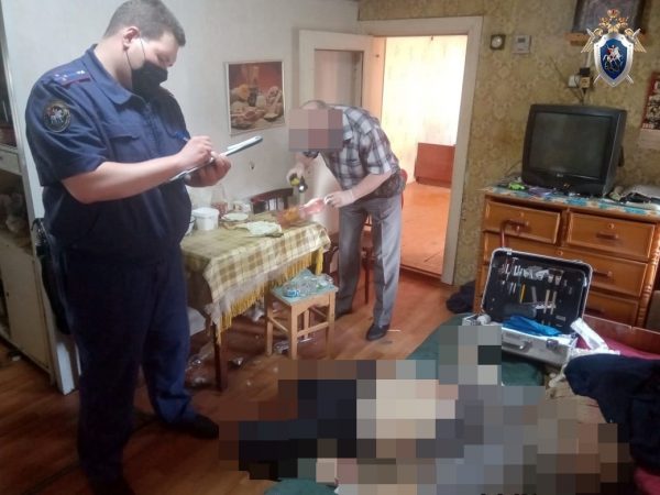 >Мужчина воткнул нож в сердце своему знакомому в Нижегородской области