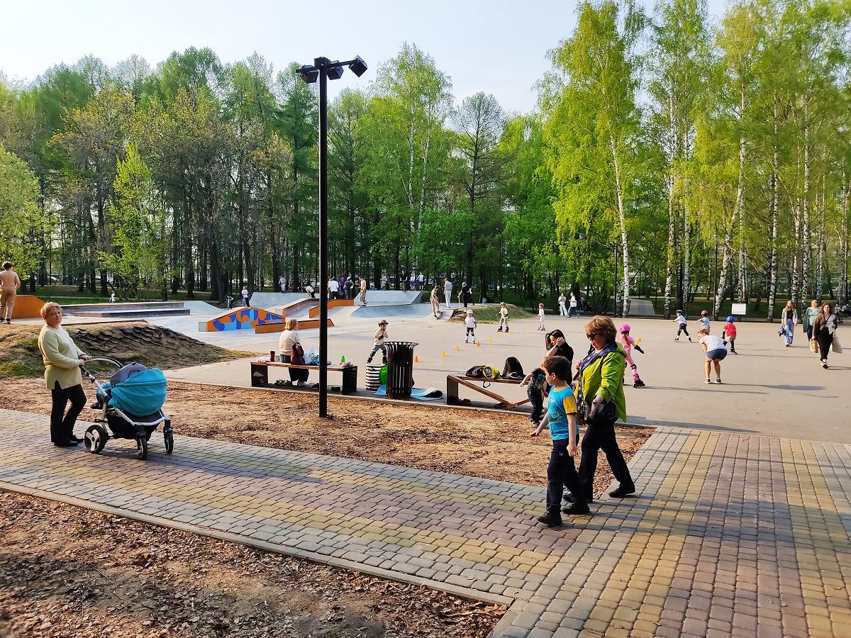 В Пушкинском парке построили детскую площадку и скейт-парк