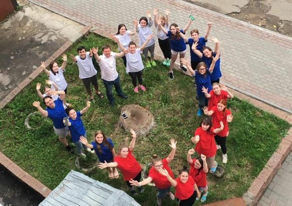 Фото дня: студенты и педагоги из шести стран поздравили нижегородцев с Днем России