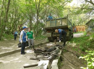 КамАЗы мусора вывезли с берегов Ковы по итогам экосубботника