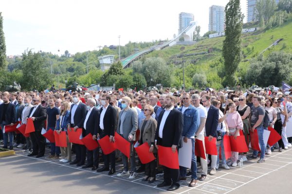 Более тысячи нижегородцев исполнили вместе гимн России