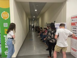 Нижегородцы выстраиваются в очереди на вакцинацию от коронавируса в торговых центрах