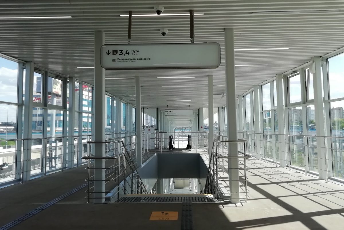 Павильон нового вокзала соединен с метро надземным переходом