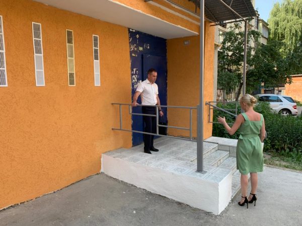Аварийные ступени у&nbsp;подъезда на&nbsp;улице Воровского в&nbsp;Нижнем Новгороде отремонтировали после жалоб жителей в&nbsp;ГЖИ