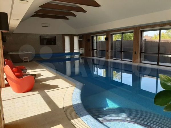 В Афонино продают коттедж за 250 миллионов рублей