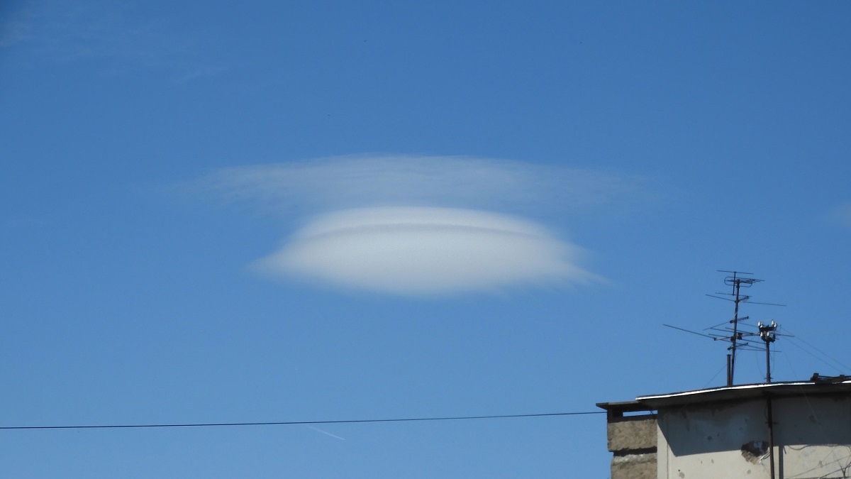 Редкие в природе лентикулярные облака появились в Автозаводском районе