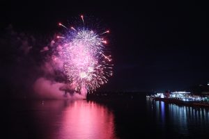 Опубликованы фото и видео шестиминутного фейерверка на День России в Нижнем Новгороде