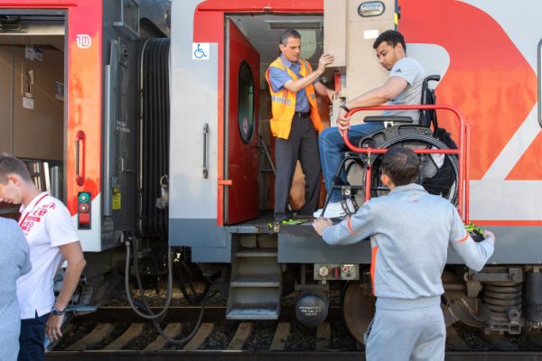 >Более 6,3 тыс. маломобильным пассажирам оказали помощь на вокзалах Горьковской железной дороги в январе-мае