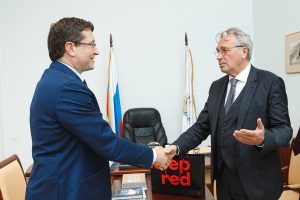 Глеб Никитин и&nbsp;президент Альфа-Банка Олег Сысуев подписали соглашение о&nbsp;сотрудничестве