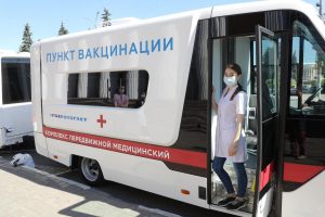 Новые правила жизни: разбираемся, какие ограничения вступили в силу и кто должен прививаться от COVID-19