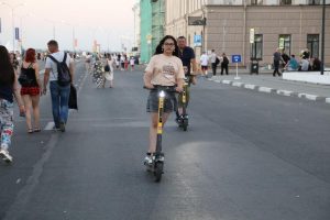 Скорость движения электросамокатов ограничат в Нижнем Новгороде: знакомимся с новыми правилами