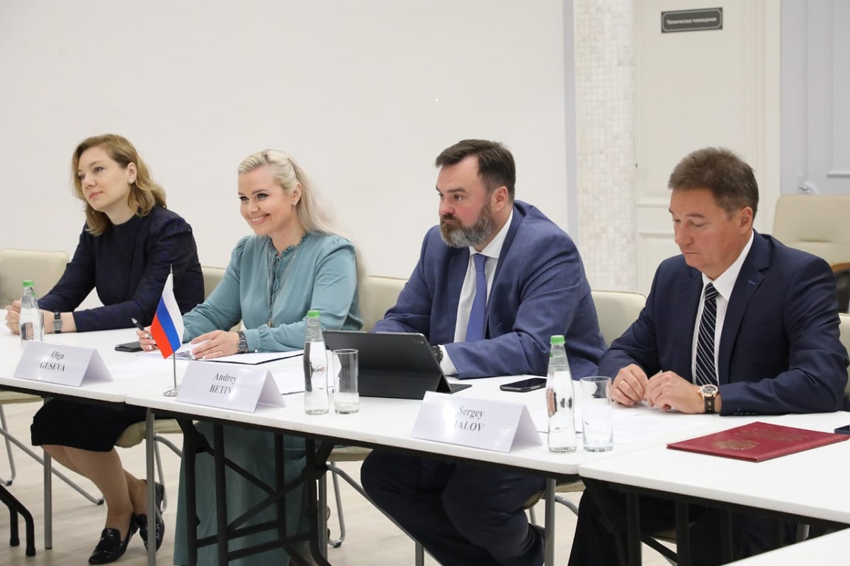 Заместитель губернатора Нижегородской области Андрей Бетин встретился с делегацией Республики Сербской