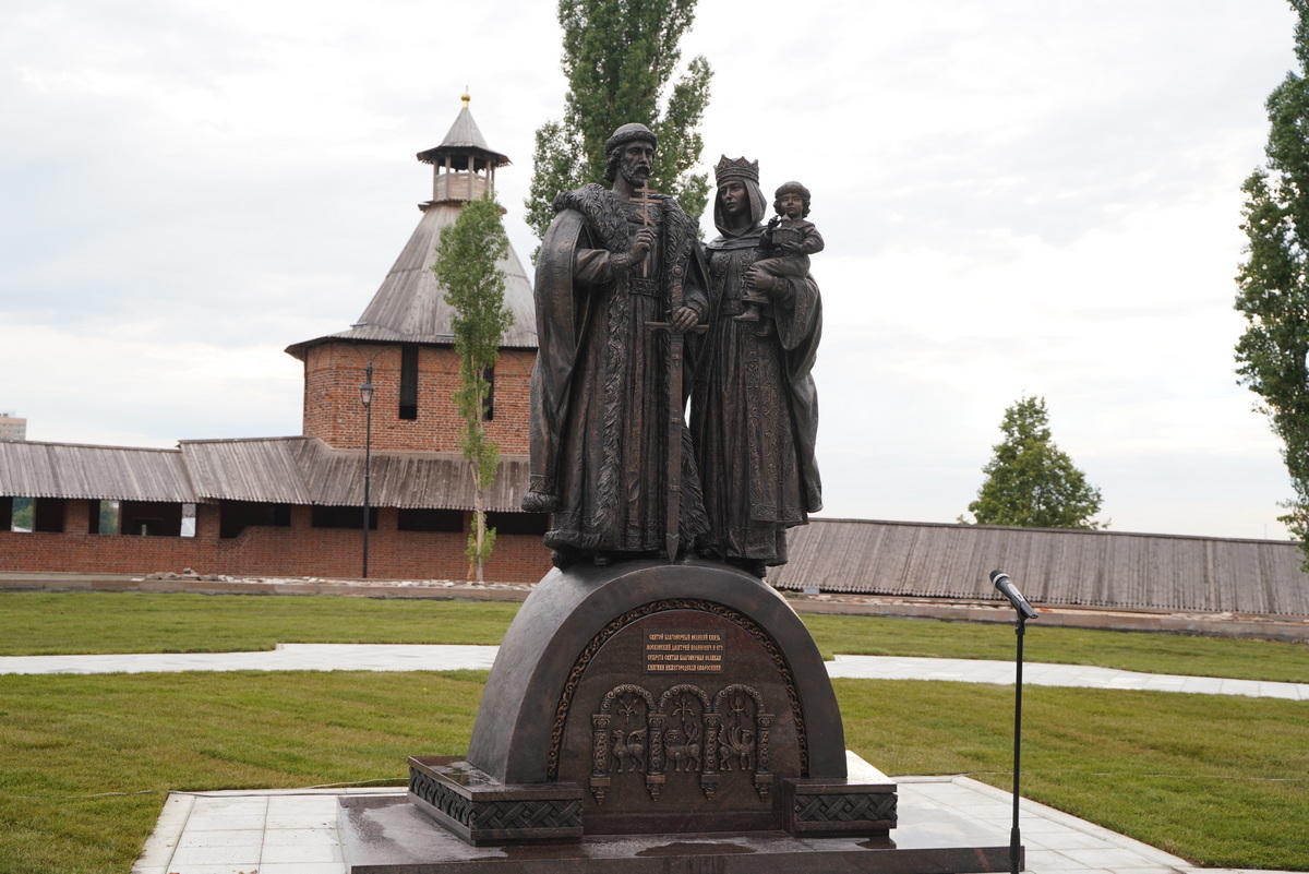 В Нижнем Новгороде состоялось открытие памятника князю Дмитрию Донскому и его жене Евфросинии