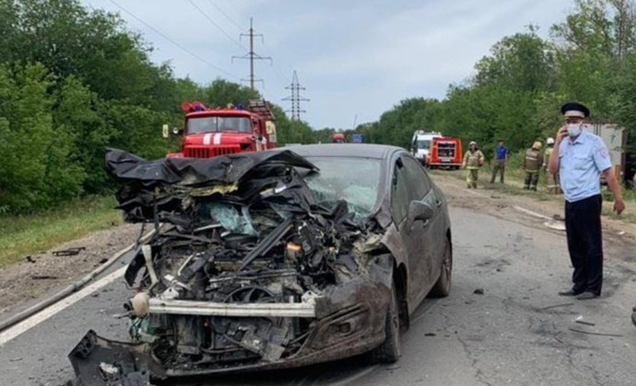 Три человека погибли в ДТП с грузовиком в Самарской области