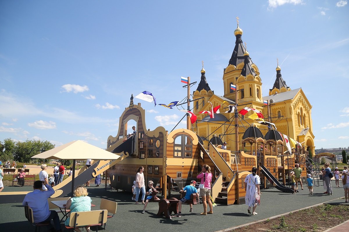 Детская площадка в форме корабля открылась на Стрелке к 800-летию Нижнего Новгорода