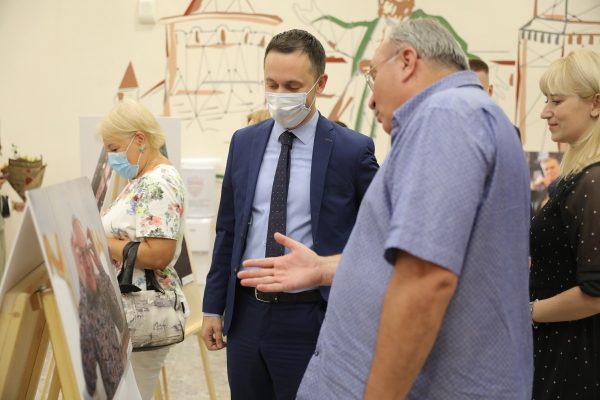 Давид Мелик-Гусейнов принял участие в&nbsp;открытии фотовыставки «С&nbsp;них начинается Родина»