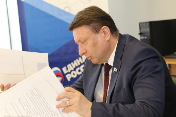 Олег Лавричев: «Более 70% обращений избирателей к своим депутатам были решены положительно»