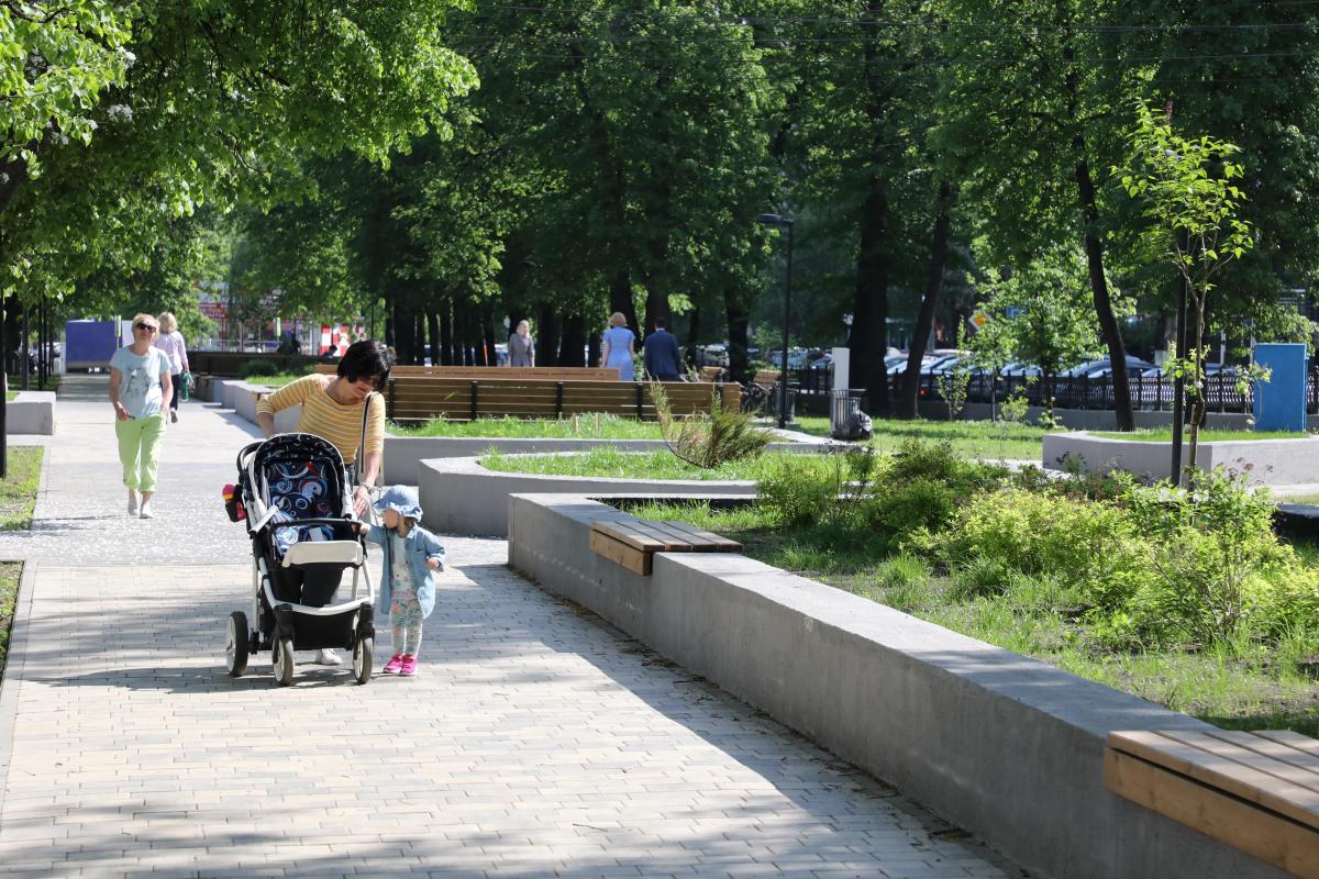 Женщина выгнала мать с ребёнком с «платной» детской площадки в Рязани