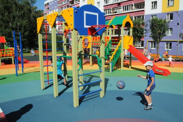 Как установить детскую площадку у дома: разбираемся пошагово